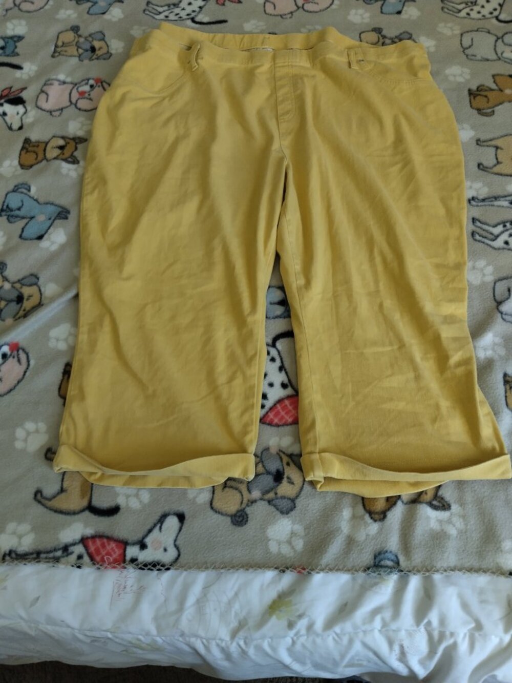 yellow capris for plus women